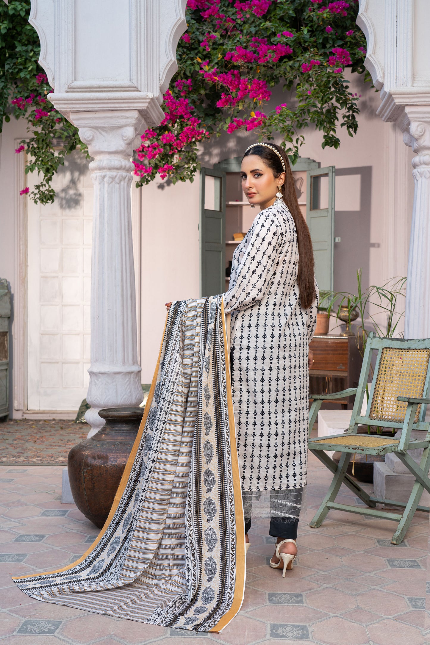 Unstitched 3-piece Lawn Printed